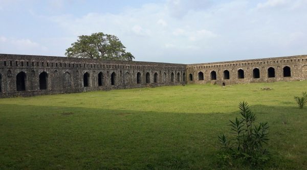 mandu caravan serai