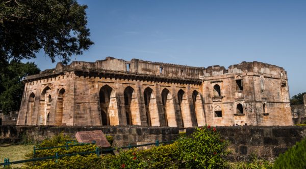 mandu hindola mahal