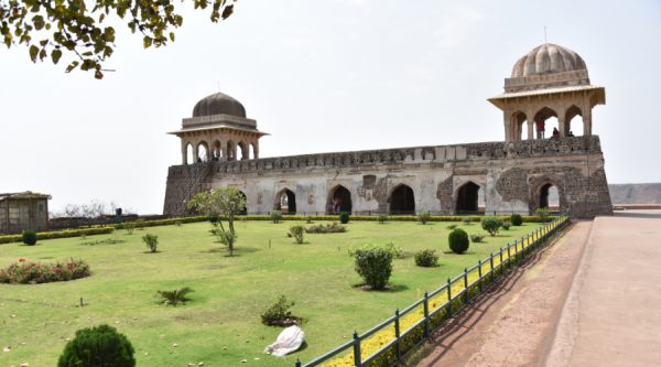 mandu rani roopmati paviljoen