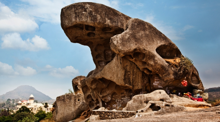 mount abu toad rock