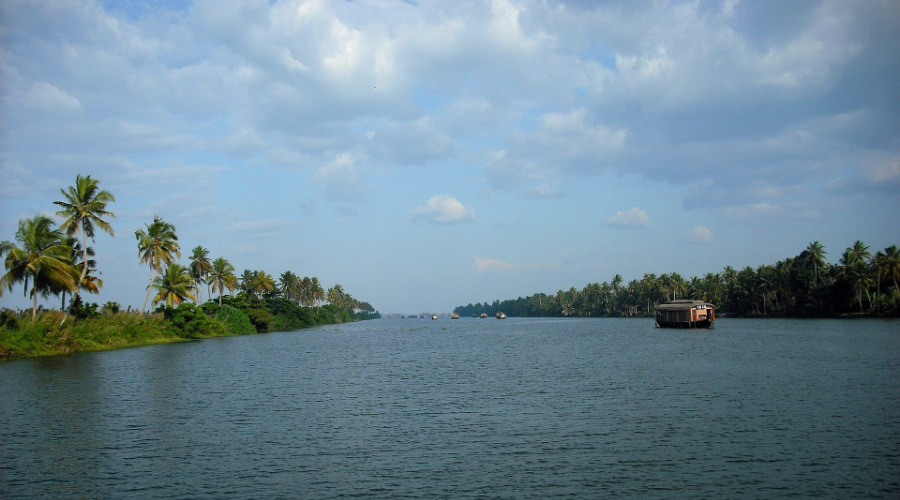 backwaters kerala thiruvallam