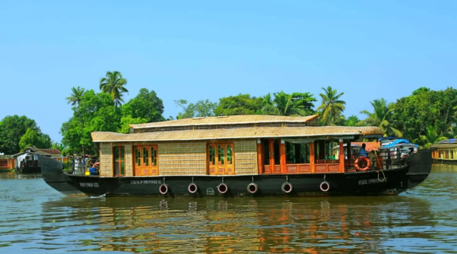 deluxe houseboat kerala