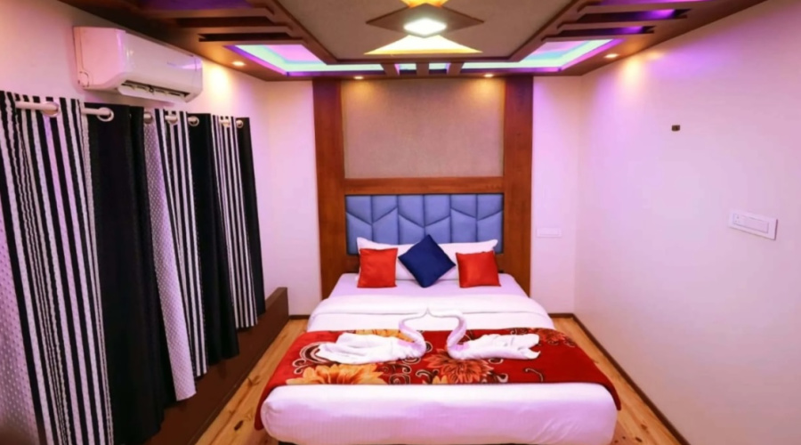 premium houseboat Kerala