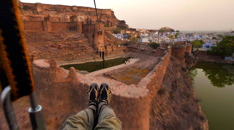 met kinderen naar india