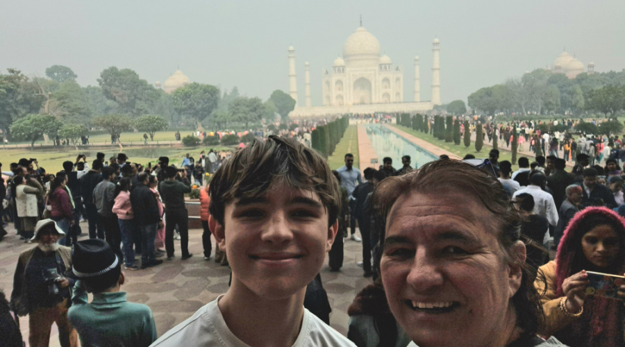 met kinderen naar india